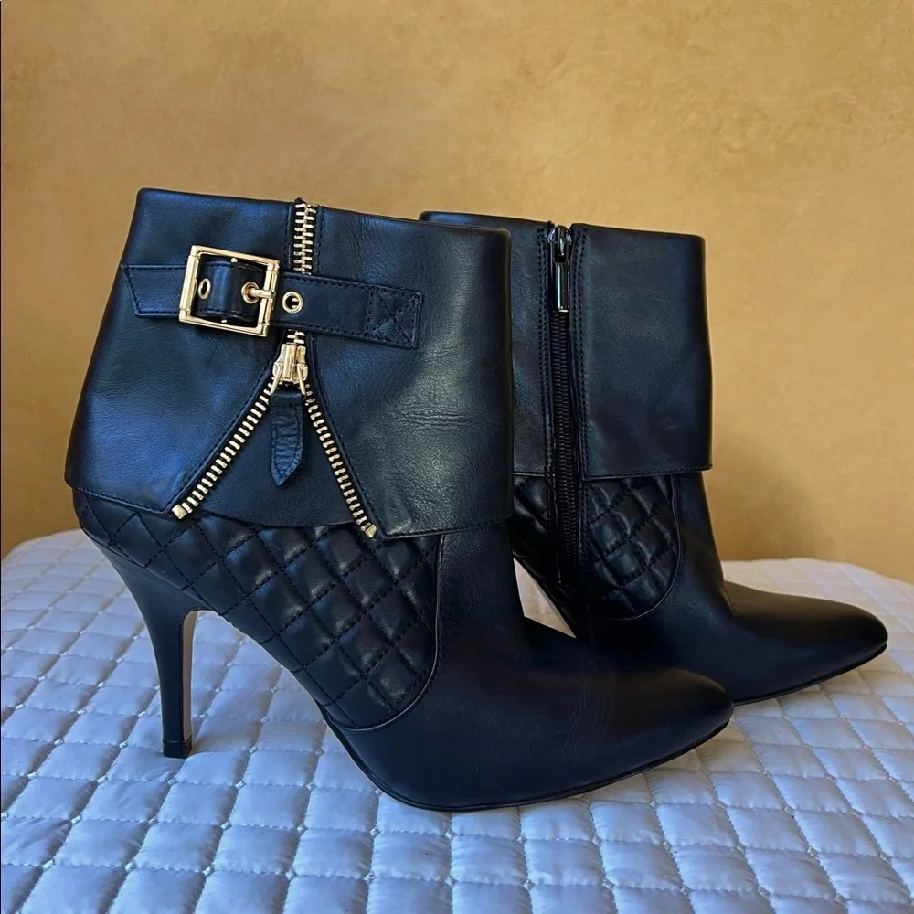 Saks Fifth Avenue Booties Heels size 8M Black - Picture 1 of 5